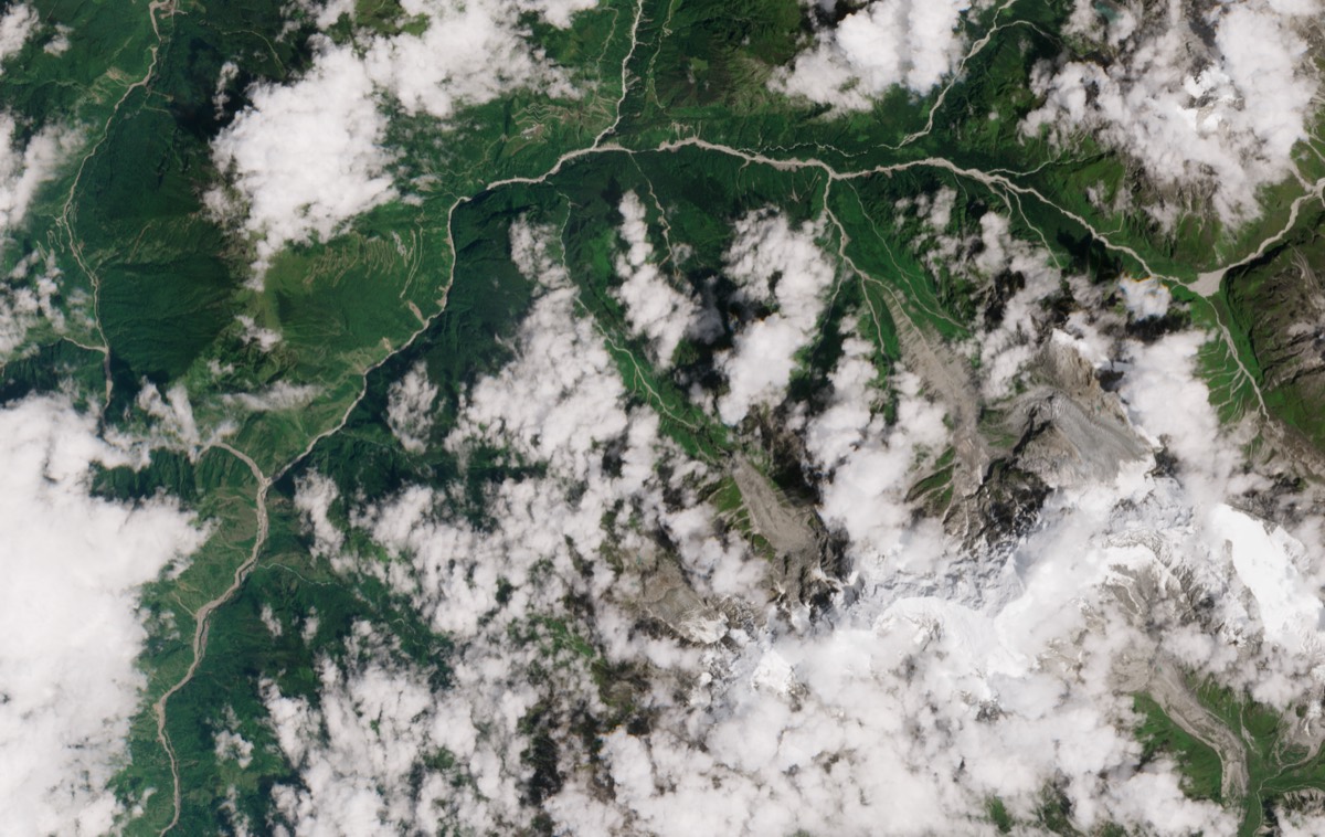 Satellite view of the Trishuli valley two days before the flood, the slopes green and the river channel narrow